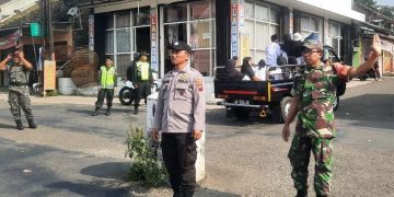 Sambut Bukan Suci Ramadhan, Personil Koramil dan Polsek Bukukerto Amankan Pawai Ta’aruf