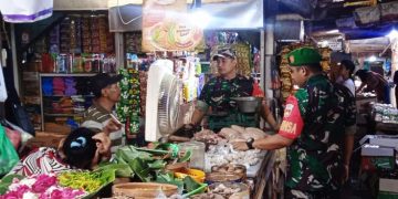 Jelang Bulan Suci Ramadhan, Personil Koramil Pracimantoro Pantau Harga Sembako