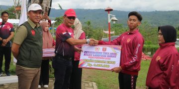 Atlet dan Pelatih Peraih Mendali Terima Tali Asih dari Pemkab Lambar