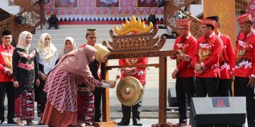 Drs Nukman MM Buka Langsung Festival Budaya Sekala Bekhak