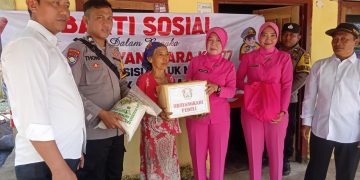 Jelang HUT Bhayangkara ke 77, Polsek Tumijajar Gelar Bansos pada Anak Yatim-piatu dan Orang Tua Jompo