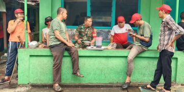 Laksanakan Komsos Babinsa Koramil 410-05/TKP Pererat Silaturahmi dengan Warga