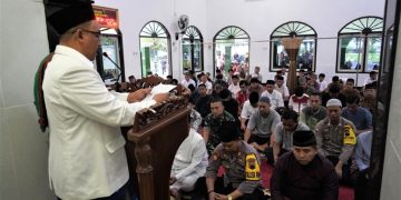 Idul Adha, Danrem 071/Wijayakusuma Sholat Bersama Masyarakat dan Serahkan Hewan Qurban