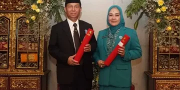Bupati dan Ketua TP PKK Lampung Utara dapat Penghargaan MKK
