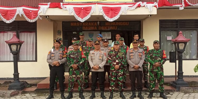 Hari Bhayangkara ke 77, Koramil 412-05 TBU Beri Kejutan Kepada Polsek Tumijajar