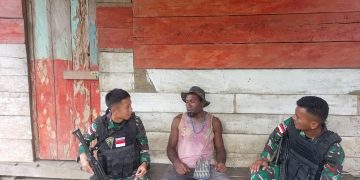 Satgas Yonif 132/BS Anjangsana ke Tempat Tokoh Pemuda Kp Uskuar