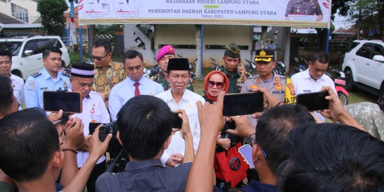 Kejari Lampura Serahkan 22 Unit Kendaraan Dinas Milik Pemkab Lampung Utara