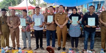 Ardian Saputra Serahkan 127 Sertifikat untuk Desa Gunung Gijul
