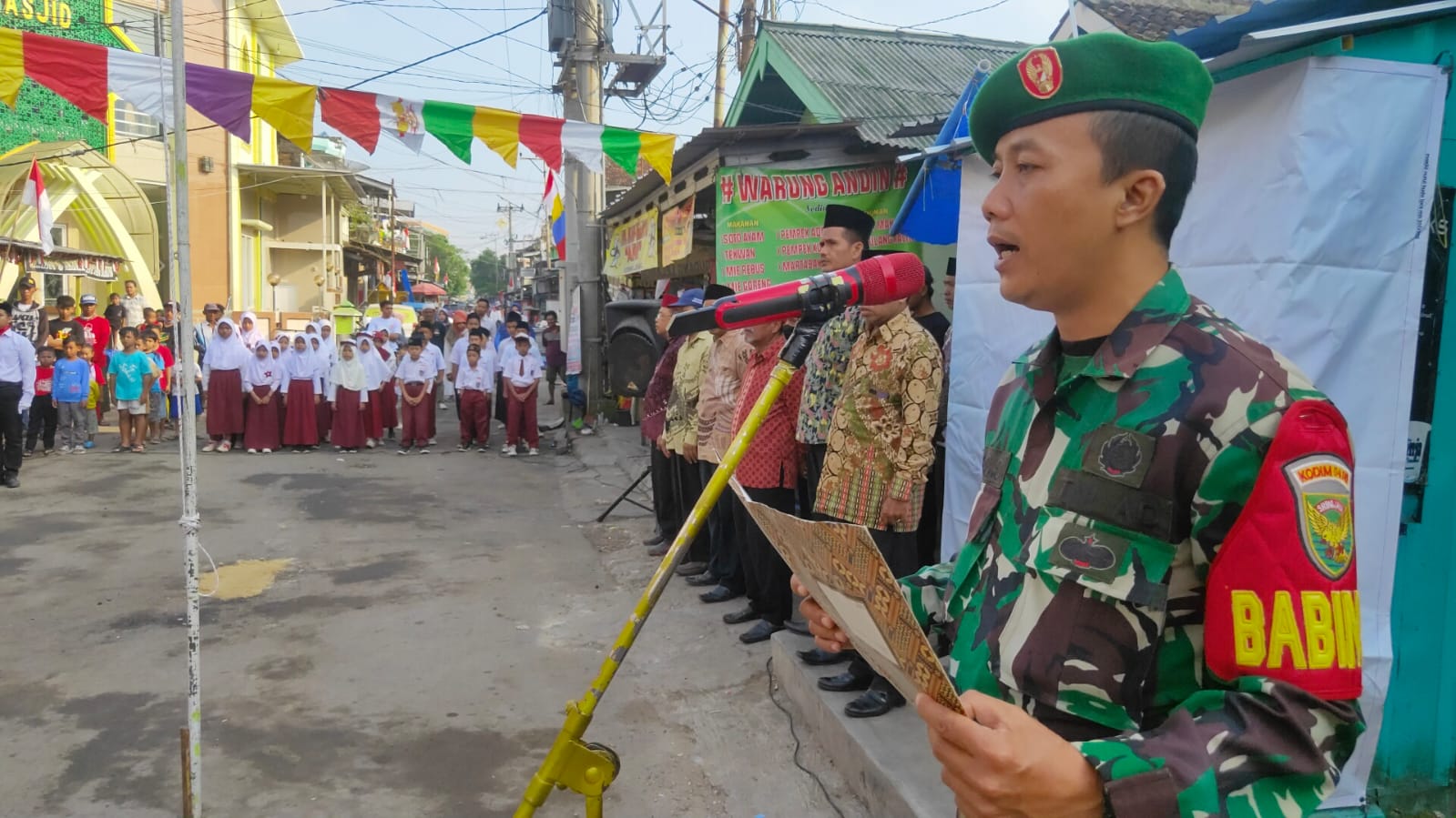 Peringati HUT RI Ke 78, Babinsa Sertu Aris Susilo Pimpin Warga Dan ...