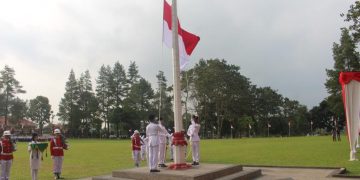 Pemkab Lambar Lakukan Upacara Penurunan Sang Saka Merah Putih