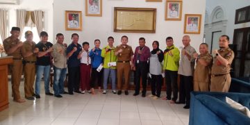 Wabup Lampura Lepas Keberangkatan Atlet dan Wasit Berprestasi Tingkat Nasional