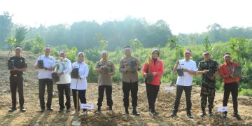 Polri Lestarikan Negeri Penghijauan Sejak Dini, Polres Tulang Bawang Barat Tanam Ribuan Pohon
