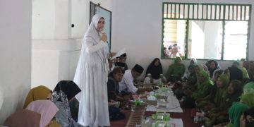 Hj Devriyana Marda Ardian Hadiri Pengajian Rutin di Desa Simpang Abung