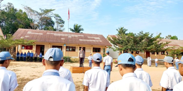 Ipda Aprizal, jadi Pembina Upacara di SMA Negri 3 Tumijajar