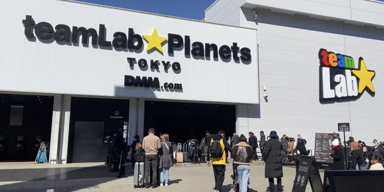 Jelajahi Keindahan Seni Digital di Teamlab Planets