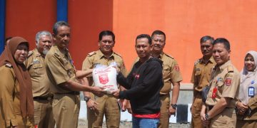 Pemkab Lampung Barat Saluran 4 Ton Lebih Beras ke Masyarakat