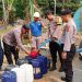Polri Peduli Lingkungan, AKP Junaidi: Enam Ribu Liter Air Bersih Dibagikan Secara Gratis