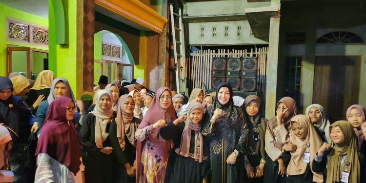 Devriyana Marda Ardian Ramaikan Maulid Nabi Muhammad di Masjid Al-Misbah