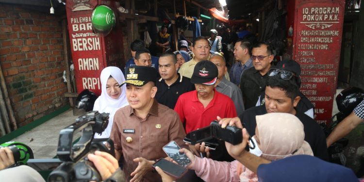 Turun Langsung ke Pasar, Pj Gubernur Sumsel Agus Fatoni Minta Bupati/Walikota Gelar Pasar Murah