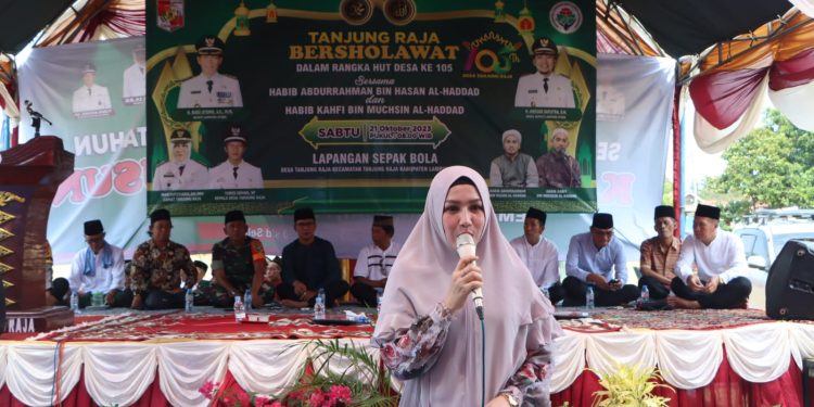 Hj. Devriyana Marda Ardian S. Kom. Menghadiri Perayaan Ulang Tahun Desa Tanjung Raja yang ke 105