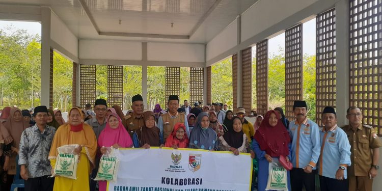 Pemkab Tulang Bawang Barat dan Baznas Salurkan Bantuan Beras Tekan Dampak El Nino