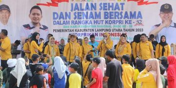 Peringati HKN dan Korpri Pemkab Lampung Utara Gelar Jalan Sehat Serta Senam