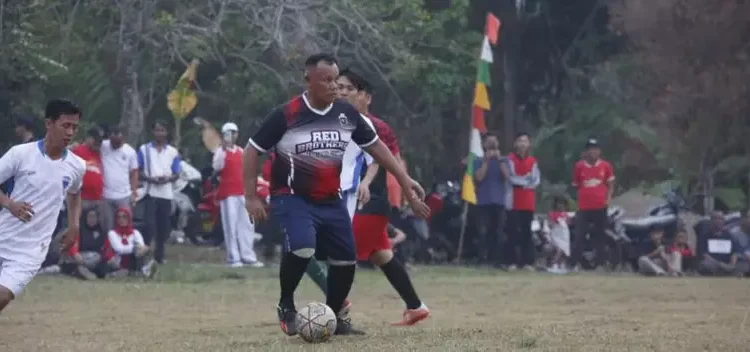 Seru! Tim Bola Red Brother Pemkab Lamsel VS Tim Rajabasa FC Berakhir Seri 1-1