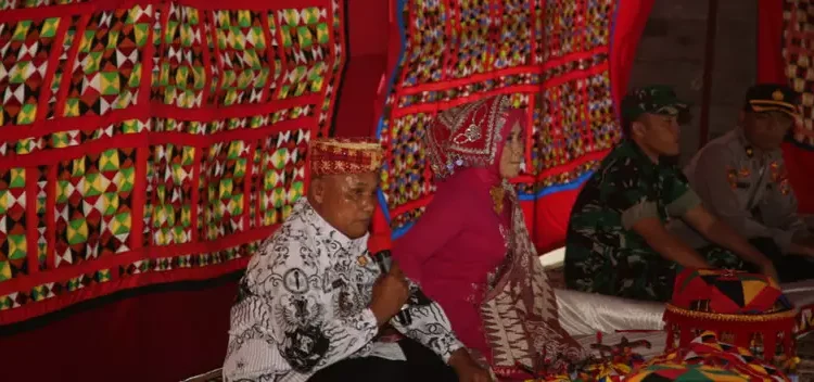 Bupati Nanang Ermanto Hadiri Acara Khegah Talam Juadah