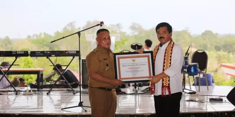 H. Nanang Ermanto Sambut Kunjungan Kerja Menteri ATR/BPN dalam Rangka Penyerahan Sertifikat Huntap Tahap 2