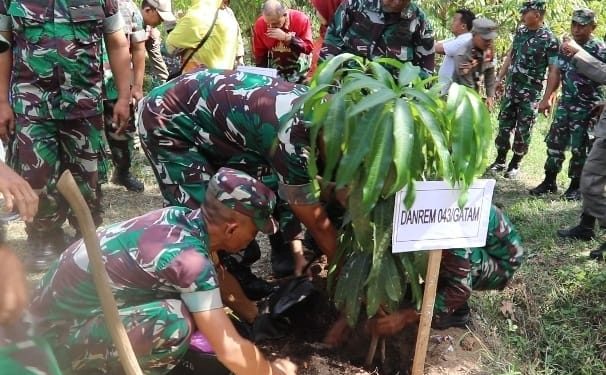 Karya Bakti Penanaman Pohon dalam Rangka Hari Juang TNI AD Tahun 2023 Wilayah Kodim 0410/KBL