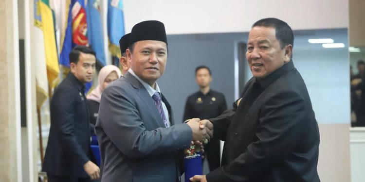 Nukman Terima SK Perpanjangan Pj Bupati Lampung Baratrat