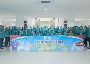 Herlinawati Qudrotul Kunjungan Kerja ke Pesisir Barat