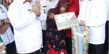 Bupati Lampung Selatan dan Baznas Kembali Serahkan Bantuan Bedah Rumah di Desa Sidoasih