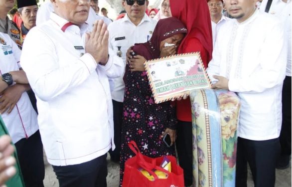 Bupati Lampung Selatan dan Baznas Kembali Serahkan Bantuan Bedah Rumah di Desa Sidoasih