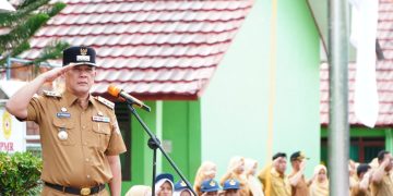 Pj Bupati Tubaba Pimpin Apel Pagi di SMPN 9 Pulung Kencana