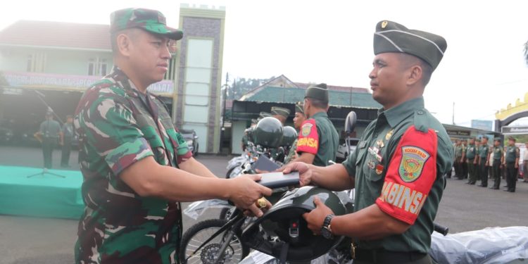 Babinsa Jajaran Kodim 0410/KBL Terima 35 Unit Sepeda Motor