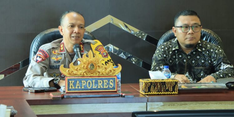 Kapolres Tulang Bawang Barat dan KPU Rapat Koordinasi Persiapan Rekapitulasi Tingkat Kabupaten