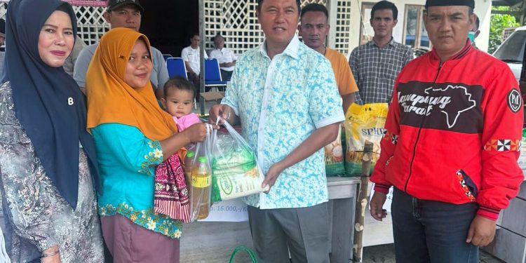 PJ Bupati Lampung Barat Salurkan Bahan Pangan Murah di Bandar Negeri Suoh