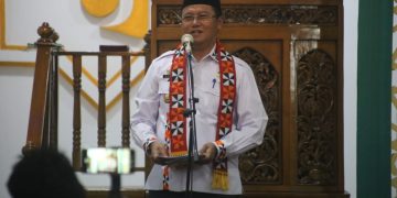 Semarakkan Bulan Suci Ramadhan, Pj Bupati Lampung Barat Bagikan 220 Paket Sembako