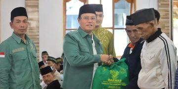 Pj Bupati Nukman Berikan Sejumlah Bantuan di Kecamatan Batu Brak