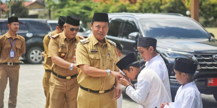 Hadiri Ujian Terbuka dan Bakti Sosial Rumah Qur’an, Nukman Janji Umrohkan Salah Siwa.