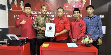 Nanang Ermanto Mendaftarkan Sebagai Bakal Cakada di Kantor DPC PDI Perjuangan Lamsel