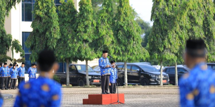 Drs Qudrotul Ikhwan MM Pimpin Upacara Bulanan Sekaligus Halal Bihalal