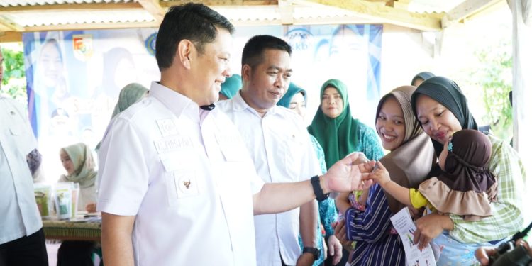 Cegah Stunting, Pemkab Tubaba Beri Bantuan Jambanisasi Kepada Masyarakat