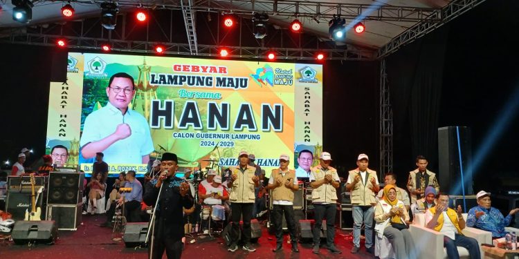 Hanan A Rozak Hibur Ribuan Warga Lampung Timur dengan Gebyar Musik Lampung Maju