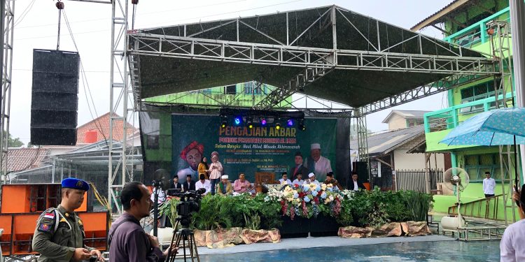 Pj Bupati Tulang Bawang Hadiri Pengajian Akbar di Ponpes Al Iman, Banjar Agung