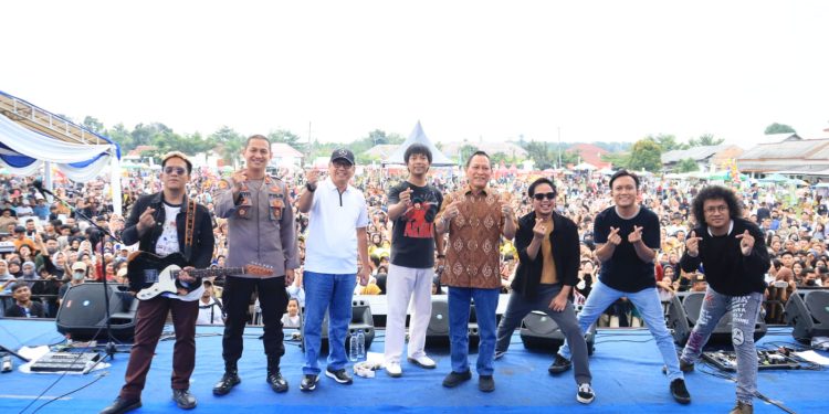 Polres Tulang Bawang Kerahkan Puluhan Personel Amankan Konser Literasi Digital Kominfo RI