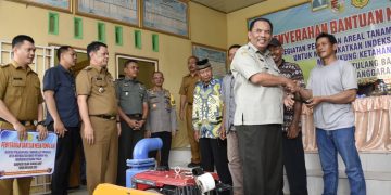 PJ Bupati Tubaba Salurkan Bantuan Mesin Pompa Air