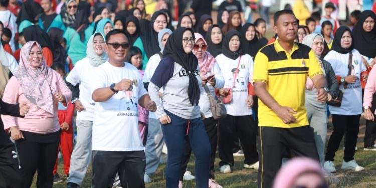 Drs Qudrotul Ikhwan MM Dampingi Gubernur Senam Bersama di Tulang Bawang