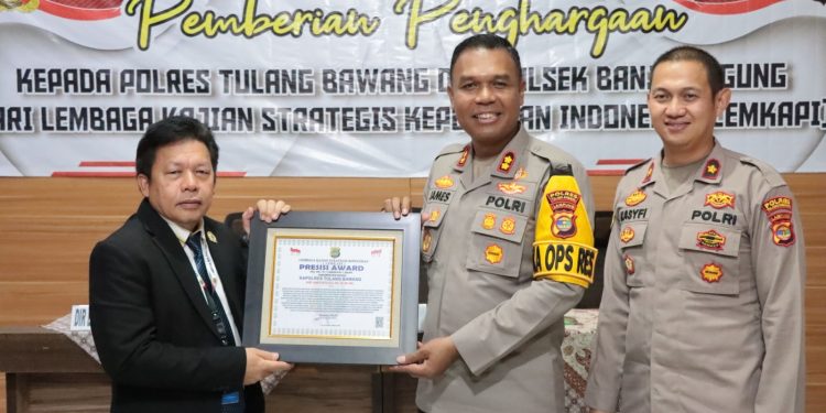 Polres Tuba dan Polsek Banjar Agung Terima Penghargaan dari Lemkapi, Edi Hasibuan: Pertama Kali Untuk Polres dan Polsek di Polda Lampung